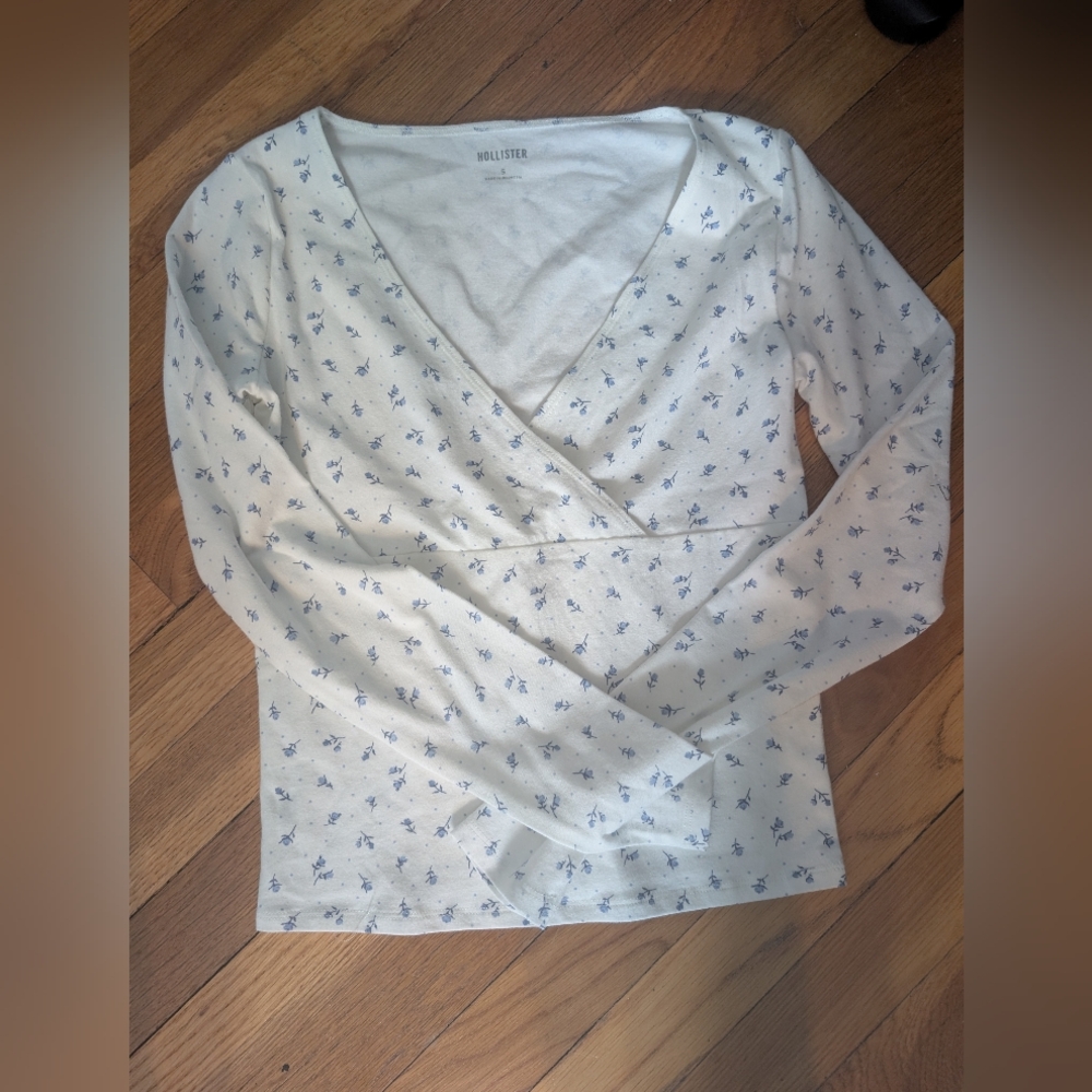Hollister Vneck